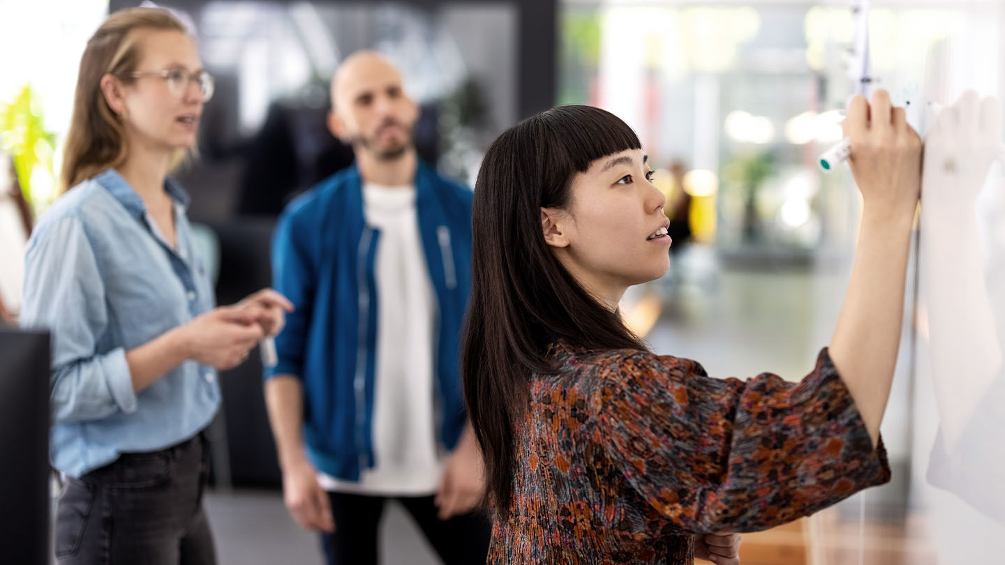 Businessly – The Ultimate Tool for Modern Business Success