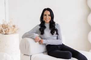 How to Become a Certified Manifestation Coach and Help Others Attract the Life They Desire